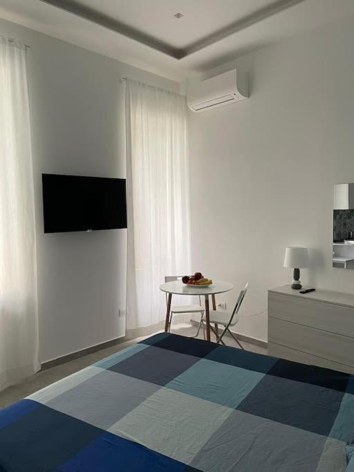 Dadedo' -monolocale Tra Plebiscito Toledo E Chiaia Naples